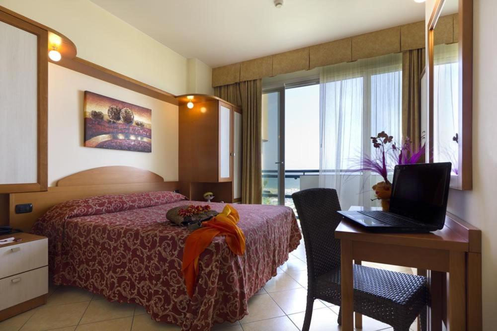 Hotel Palm Beach B&B Sea View Rimini Dış mekan fotoğraf