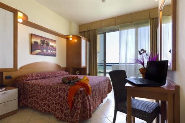 Hotel Palm Beach B&B Sea View Rimini Dış mekan fotoğraf